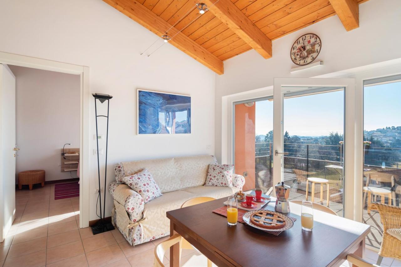 Bright Apartment Como Cavallasca Екстер'єр фото